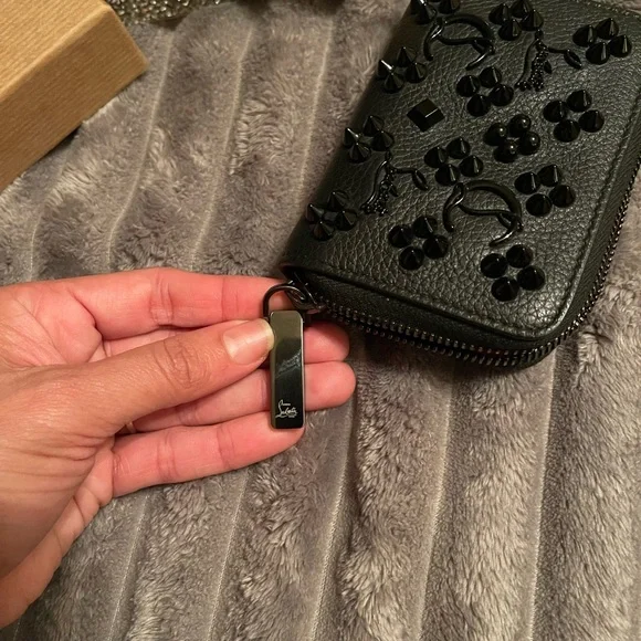 LIKE-NEW ¡AUTHENTIC! CHRISTIAN LOUBOUTIN COIN WALLET really cute! - Picture 6 of 7